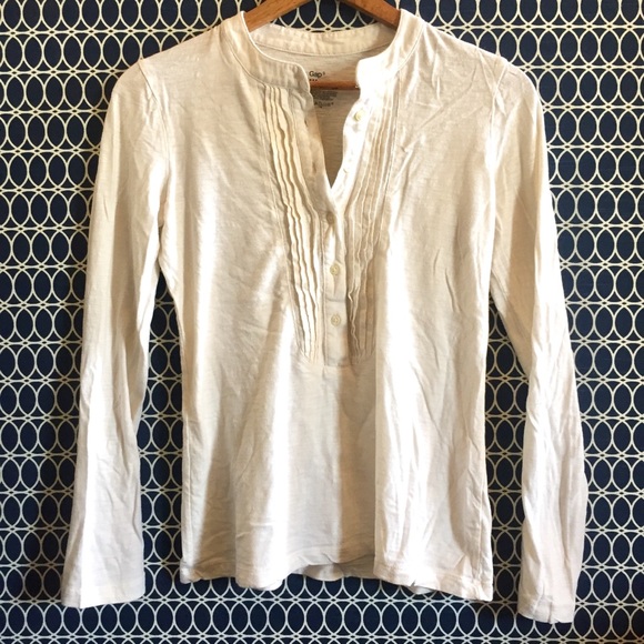 GAP Tops - EUC GAP button-up ruffle tee